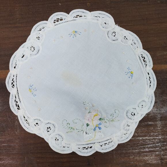 Vintage Applique Doily Pink Tulip 9 Inch Round - Picture 2 of 2